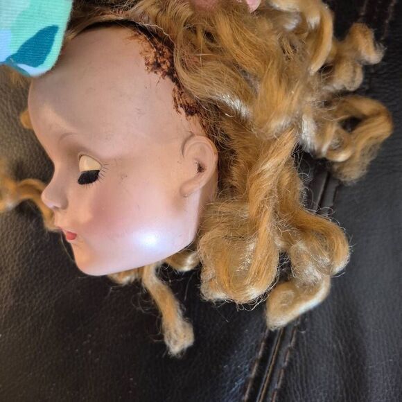 Doll Parts, Vintage 2 legs, 1 body, 1 head & 2 arms - Picture 9 of 16